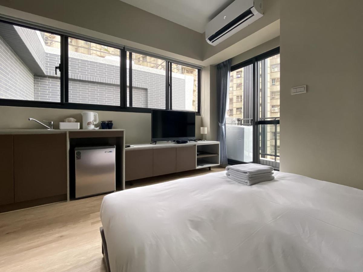 想想旅居 Allegro Hostel Тайчжун Экстерьер фото