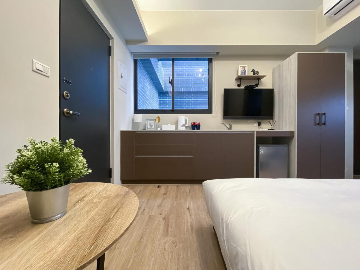 想想旅居 Allegro Hostel Тайчжун Экстерьер фото